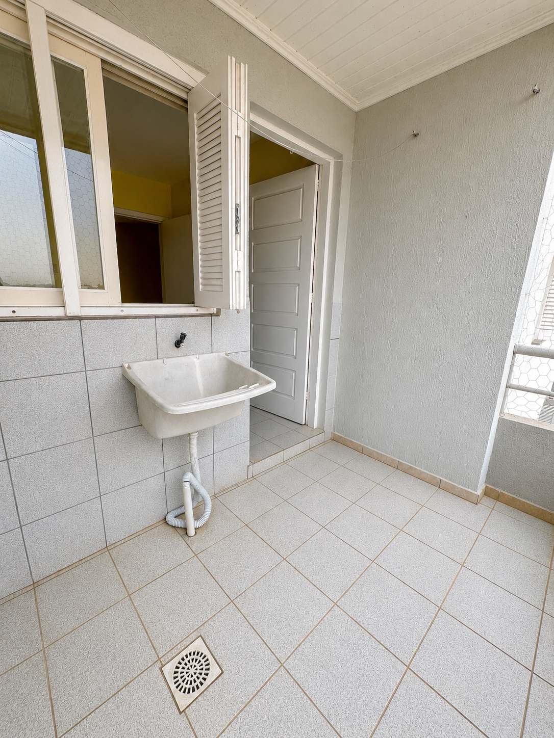 Apartamento Espaçoso, Bem Iluminado e com Vista - Foto 2